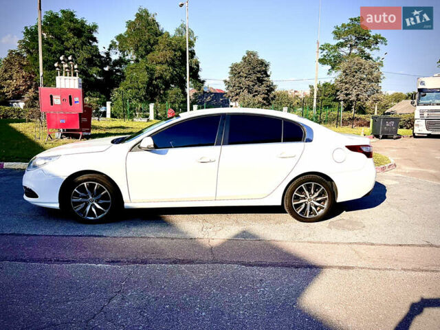 Белый Рено Латитьюд, объемом двигателя 2 л и пробегом 43 тыс. км за 14999 $, фото 58 на Automoto.ua