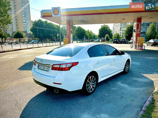 Белый Рено Латитьюд, объемом двигателя 2 л и пробегом 43 тыс. км за 14999 $, фото 62 на Automoto.ua