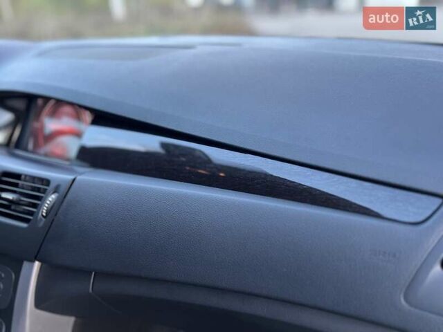 Білий Рено Латітьюд, об'ємом двигуна 2 л та пробігом 45 тис. км за 12800 $, фото 49 на Automoto.ua