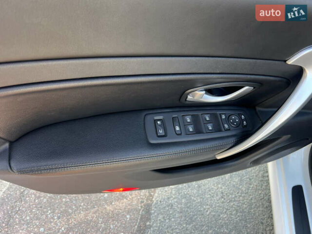 Белый Рено Латитьюд, объемом двигателя 2 л и пробегом 43 тыс. км за 14999 $, фото 71 на Automoto.ua