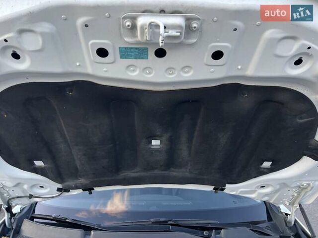 Білий Рено Латітьюд, об'ємом двигуна 2 л та пробігом 45 тис. км за 12800 $, фото 19 на Automoto.ua