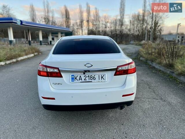 Білий Рено Латітьюд, об'ємом двигуна 2 л та пробігом 45 тис. км за 12800 $, фото 4 на Automoto.ua