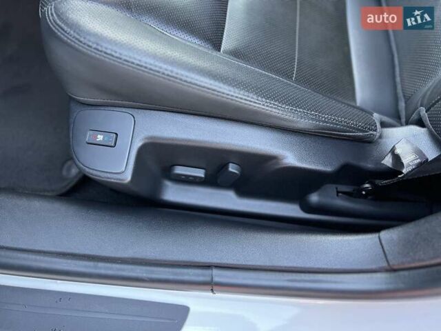 Білий Рено Латітьюд, об'ємом двигуна 2 л та пробігом 45 тис. км за 12800 $, фото 28 на Automoto.ua