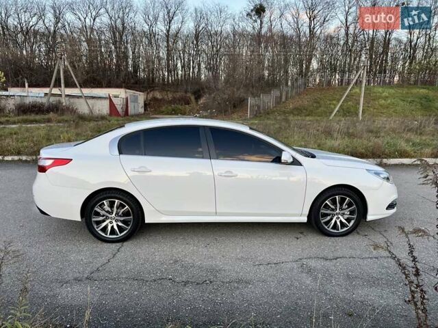 Білий Рено Латітьюд, об'ємом двигуна 2 л та пробігом 45 тис. км за 12800 $, фото 6 на Automoto.ua