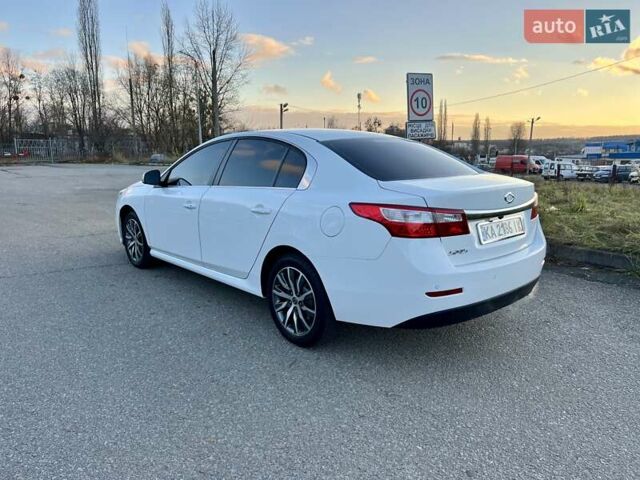 Білий Рено Латітьюд, об'ємом двигуна 2 л та пробігом 45 тис. км за 12800 $, фото 3 на Automoto.ua
