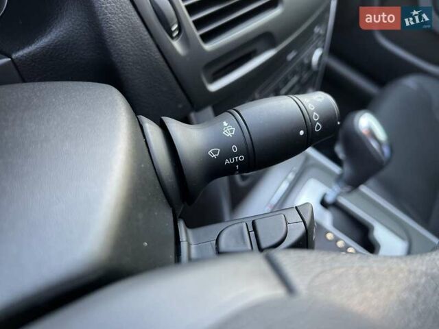 Білий Рено Латітьюд, об'ємом двигуна 2 л та пробігом 45 тис. км за 12800 $, фото 30 на Automoto.ua