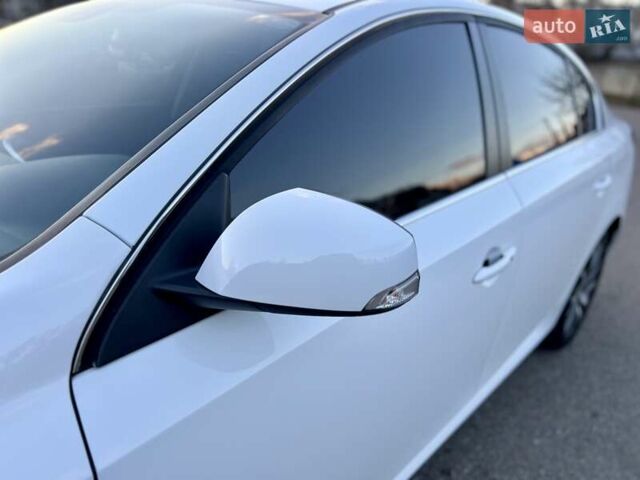 Білий Рено Латітьюд, об'ємом двигуна 2 л та пробігом 45 тис. км за 12800 $, фото 8 на Automoto.ua