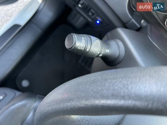 Білий Рено Латітьюд, об'ємом двигуна 2 л та пробігом 45 тис. км за 12800 $, фото 29 на Automoto.ua
