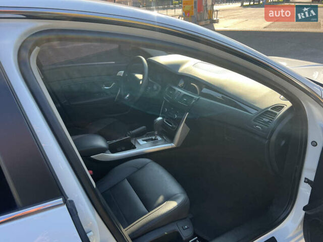 Белый Рено Латитьюд, объемом двигателя 2 л и пробегом 43 тыс. км за 14999 $, фото 69 на Automoto.ua