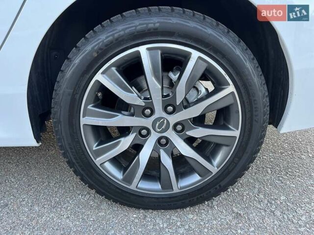 Білий Рено Латітьюд, об'ємом двигуна 2 л та пробігом 45 тис. км за 12800 $, фото 10 на Automoto.ua