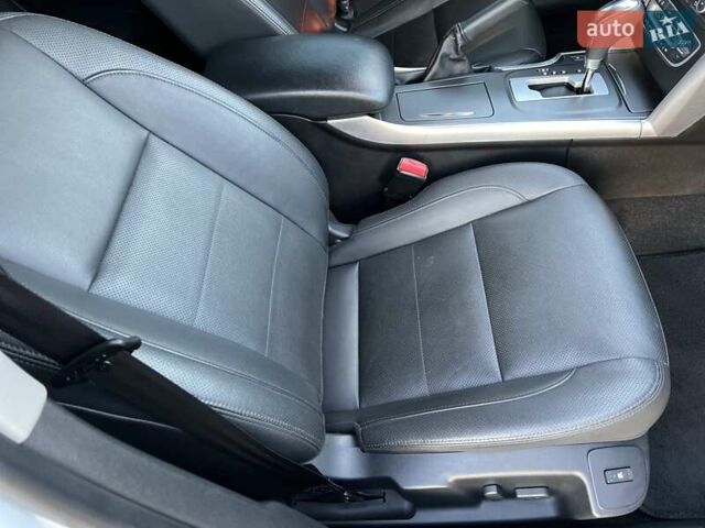 Білий Рено Латітьюд, об'ємом двигуна 2 л та пробігом 45 тис. км за 12800 $, фото 44 на Automoto.ua