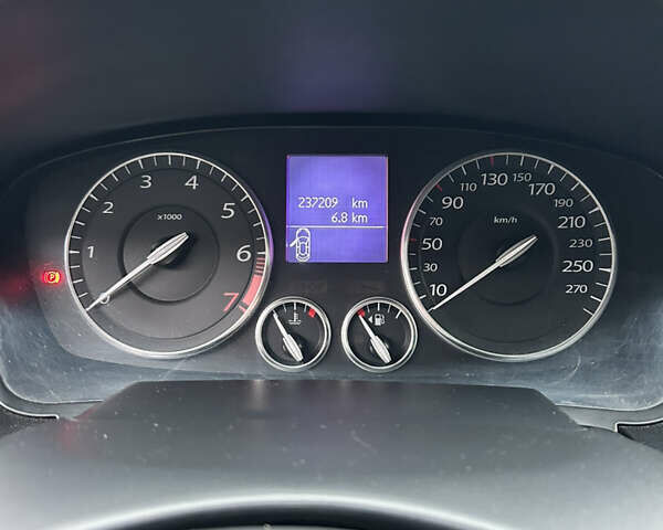 Черный Рено Латитьюд, объемом двигателя 2.5 л и пробегом 237 тыс. км за 9100 $, фото 10 на Automoto.ua