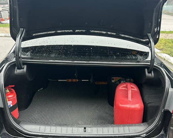 Черный Рено Латитьюд, объемом двигателя 2.5 л и пробегом 237 тыс. км за 9100 $, фото 6 на Automoto.ua