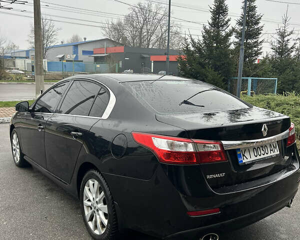 Черный Рено Латитьюд, объемом двигателя 2.5 л и пробегом 237 тыс. км за 9100 $, фото 4 на Automoto.ua