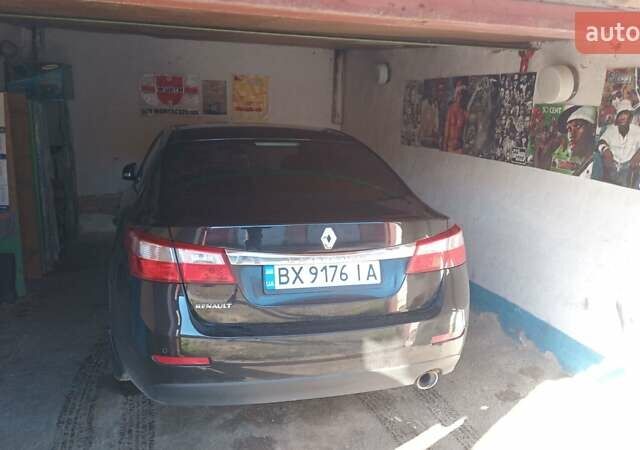 Черный Рено Латитьюд, объемом двигателя 2 л и пробегом 265 тыс. км за 5700 $, фото 4 на Automoto.ua