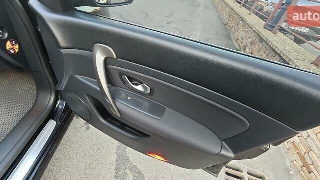 Черный Рено Латитьюд, объемом двигателя 2 л и пробегом 108 тыс. км за 8600 $, фото 17 на Automoto.ua