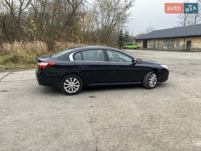 Черный Рено Латитьюд, объемом двигателя 2.5 л и пробегом 306 тыс. км за 6300 $, фото 6 на Automoto.ua