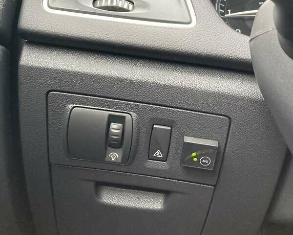 Черный Рено Латитьюд, объемом двигателя 2.5 л и пробегом 306 тыс. км за 6300 $, фото 24 на Automoto.ua