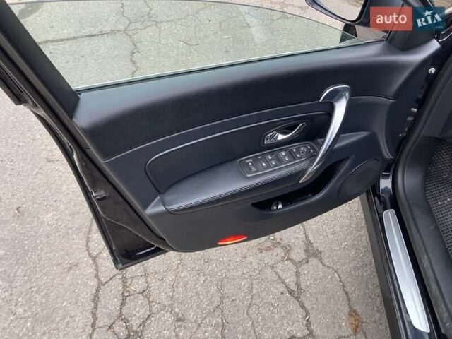 Черный Рено Латитьюд, объемом двигателя 2.5 л и пробегом 306 тыс. км за 6300 $, фото 11 на Automoto.ua