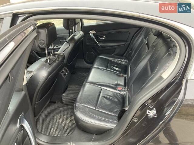 Черный Рено Латитьюд, объемом двигателя 2.5 л и пробегом 306 тыс. км за 6300 $, фото 17 на Automoto.ua