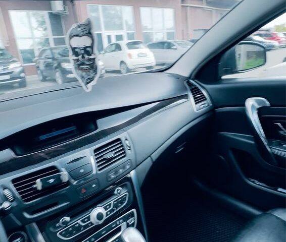 Черный Рено Латитьюд, объемом двигателя 2.5 л и пробегом 306 тыс. км за 6300 $, фото 3 на Automoto.ua