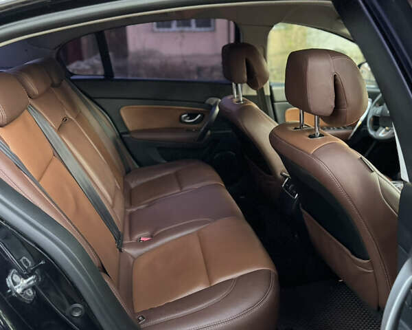 Черный Рено Латитьюд, объемом двигателя 2 л и пробегом 190 тыс. км за 6550 $, фото 5 на Automoto.ua