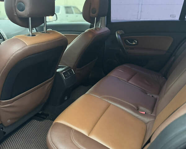 Черный Рено Латитьюд, объемом двигателя 2 л и пробегом 198 тыс. км за 6000 $, фото 11 на Automoto.ua