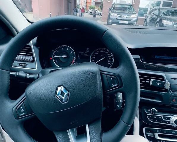 Черный Рено Латитьюд, объемом двигателя 2.5 л и пробегом 306 тыс. км за 6300 $, фото 2 на Automoto.ua