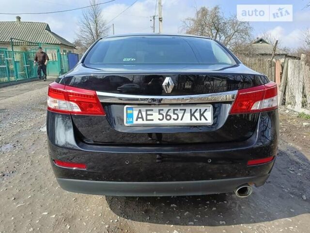 Черный Рено Латитьюд, объемом двигателя 2 л и пробегом 450 тыс. км за 10000 $, фото 3 на Automoto.ua