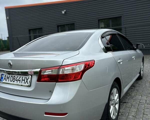 Серый Рено Латитьюд, объемом двигателя 2.5 л и пробегом 220 тыс. км за 7200 $, фото 3 на Automoto.ua