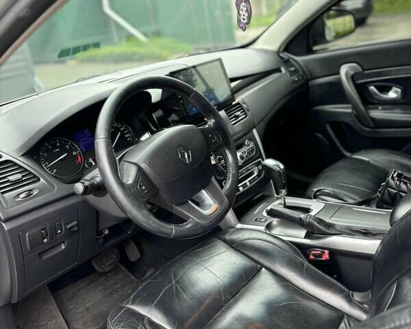 Серый Рено Латитьюд, объемом двигателя 2.5 л и пробегом 220 тыс. км за 7200 $, фото 5 на Automoto.ua