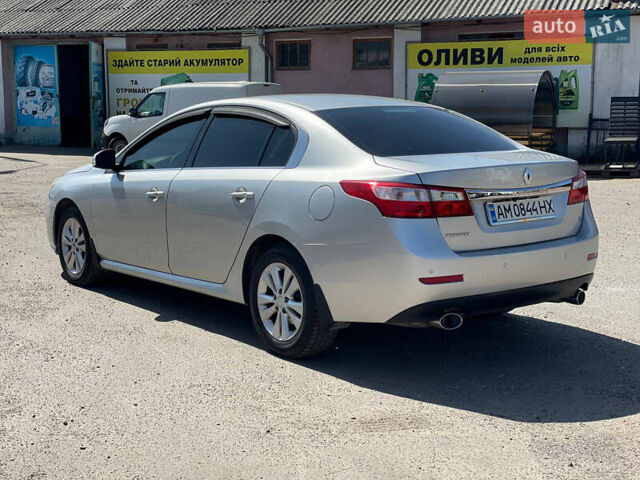 Серый Рено Латитьюд, объемом двигателя 2.5 л и пробегом 280 тыс. км за 6000 $, фото 2 на Automoto.ua