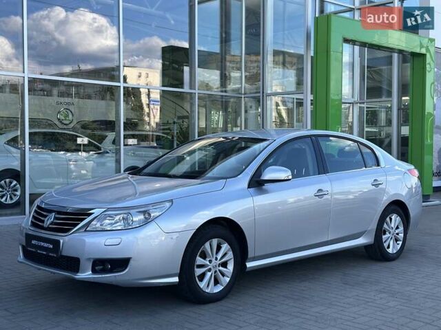 Рено Латитьюд 2011 в Киеве на Automoto.ua Серый Рено Латитьюд, объемом двигателя 2 л и пробегом 187 тыс. км за 7000 $, фото 2 на Automoto.ua