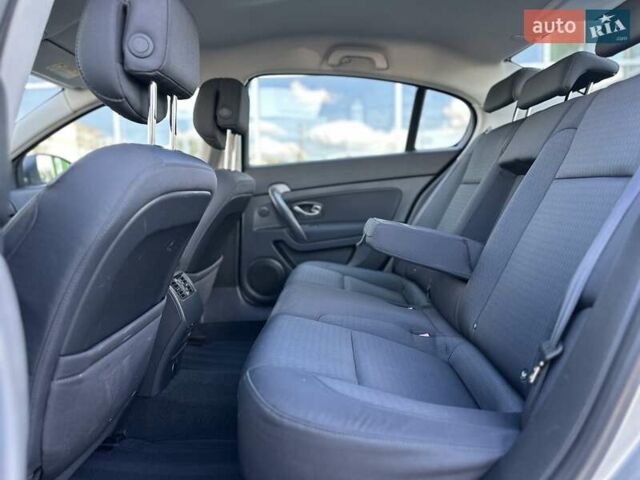 Рено Латитьюд 2011 в Киеве на Automoto.ua Серый Рено Латитьюд, объемом двигателя 2 л и пробегом 187 тыс. км за 7000 $, фото 13 на Automoto.ua