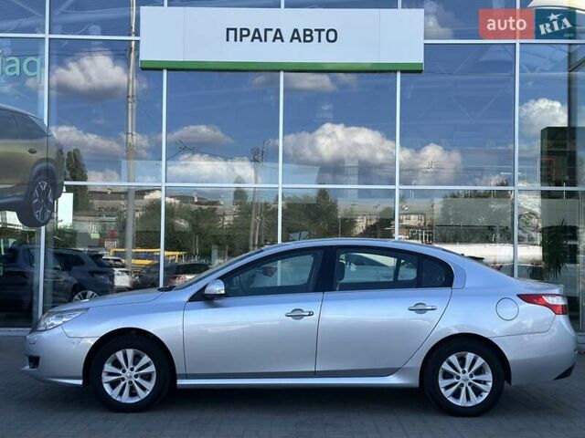 Рено Латитьюд 2011 в Киеве на Automoto.ua Серый Рено Латитьюд, объемом двигателя 2 л и пробегом 187 тыс. км за 7000 $, фото 1 на Automoto.ua