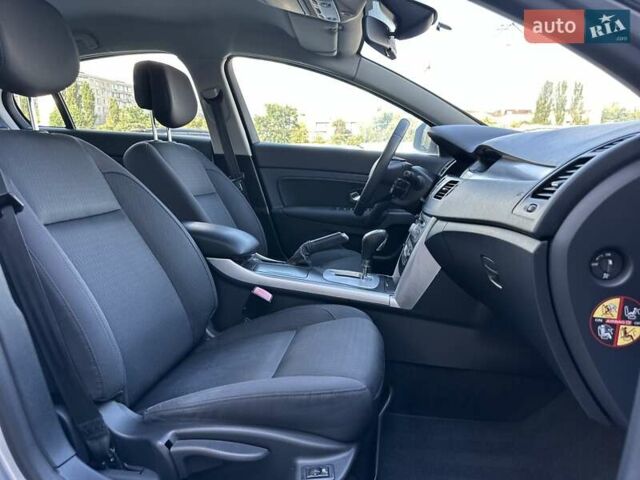 Рено Латитьюд 2011 в Киеве на Automoto.ua Серый Рено Латитьюд, объемом двигателя 2 л и пробегом 187 тыс. км за 7000 $, фото 12 на Automoto.ua