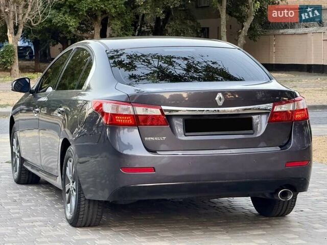 Рено Латитьюд 2011 в Одессе на Automoto.ua Серый Рено Латитьюд, объемом двигателя 2 л и пробегом 161 тыс. км за 6999 $, фото 21 на Automoto.ua