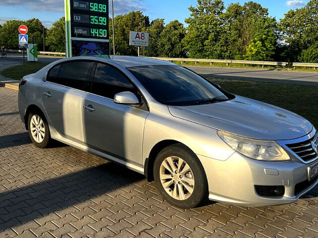 Серый Рено Латитьюд, объемом двигателя 2 л и пробегом 190 тыс. км за 7500 $, фото 5 на Automoto.ua