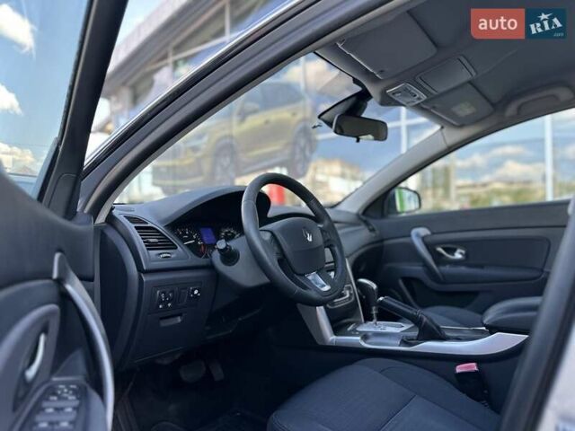 Рено Латитьюд 2011 в Киеве на Automoto.ua Серый Рено Латитьюд, объемом двигателя 2 л и пробегом 187 тыс. км за 7000 $, фото 10 на Automoto.ua