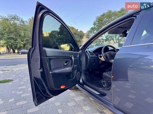 Рено Латитьюд 2011 в Одессе на Automoto.ua Серый Рено Латитьюд, объемом двигателя 2 л и пробегом 161 тыс. км за 6999 $, фото 34 на Automoto.ua