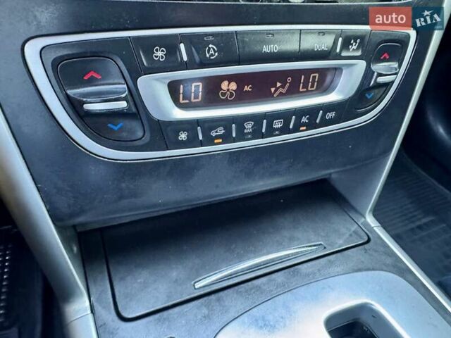 Рено Латитьюд 2011 в Одессе на Automoto.ua Серый Рено Латитьюд, объемом двигателя 2 л и пробегом 161 тыс. км за 6999 $, фото 47 на Automoto.ua