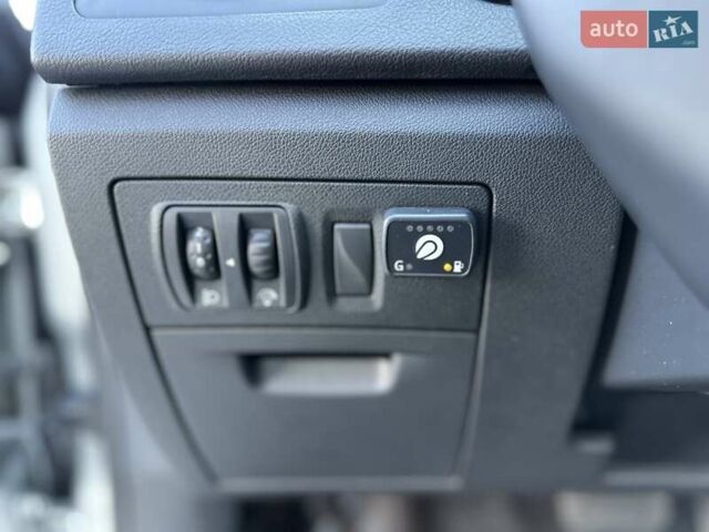 Рено Латитьюд 2011 в Киеве на Automoto.ua Серый Рено Латитьюд, объемом двигателя 2 л и пробегом 187 тыс. км за 7000 $, фото 17 на Automoto.ua