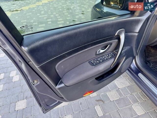 Рено Латитьюд 2011 в Одессе на Automoto.ua Серый Рено Латитьюд, объемом двигателя 2 л и пробегом 161 тыс. км за 6999 $, фото 36 на Automoto.ua