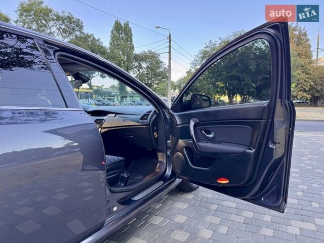 Рено Латитьюд 2011 в Одессе на Automoto.ua Серый Рено Латитьюд, объемом двигателя 2 л и пробегом 161 тыс. км за 6999 $, фото 58 на Automoto.ua