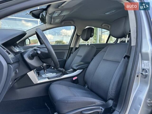 Рено Латитьюд 2011 в Киеве на Automoto.ua Серый Рено Латитьюд, объемом двигателя 2 л и пробегом 187 тыс. км за 7000 $, фото 11 на Automoto.ua