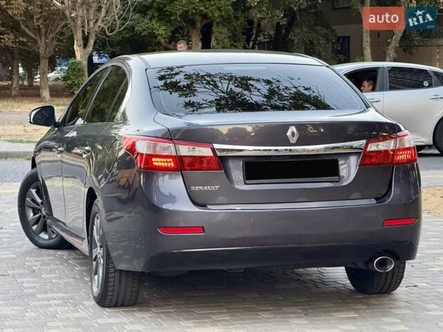 Рено Латитьюд 2011 в Одессе на Automoto.ua Серый Рено Латитьюд, объемом двигателя 2 л и пробегом 161 тыс. км за 6999 $, фото 11 на Automoto.ua