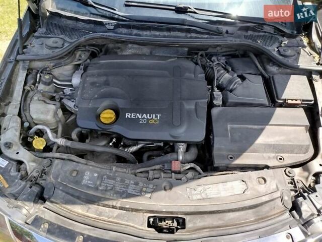 Серый Рено Латитьюд, объемом двигателя 2 л и пробегом 275 тыс. км за 7450 $, фото 1 на Automoto.ua