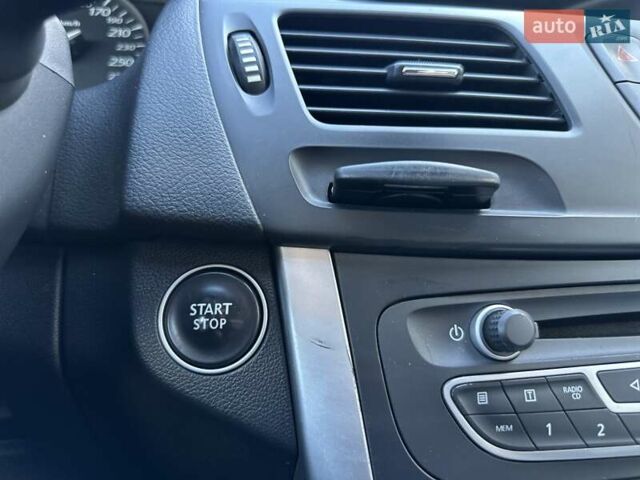 Рено Латитьюд 2011 в Киеве на Automoto.ua Серый Рено Латитьюд, объемом двигателя 2 л и пробегом 187 тыс. км за 7000 $, фото 22 на Automoto.ua