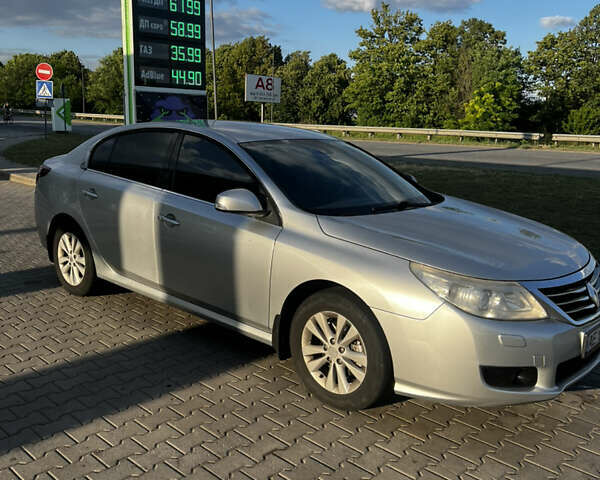 Серый Рено Латитьюд, объемом двигателя 2 л и пробегом 190 тыс. км за 7500 $, фото 6 на Automoto.ua