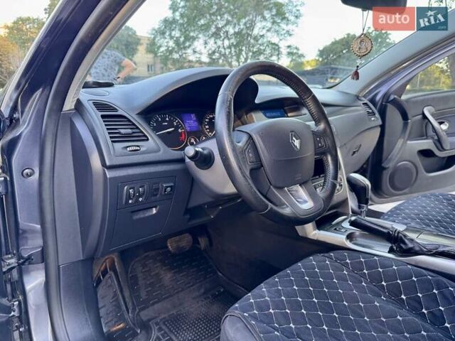 Рено Латитьюд 2011 в Одессе на Automoto.ua Серый Рено Латитьюд, объемом двигателя 2 л и пробегом 161 тыс. км за 6999 $, фото 41 на Automoto.ua